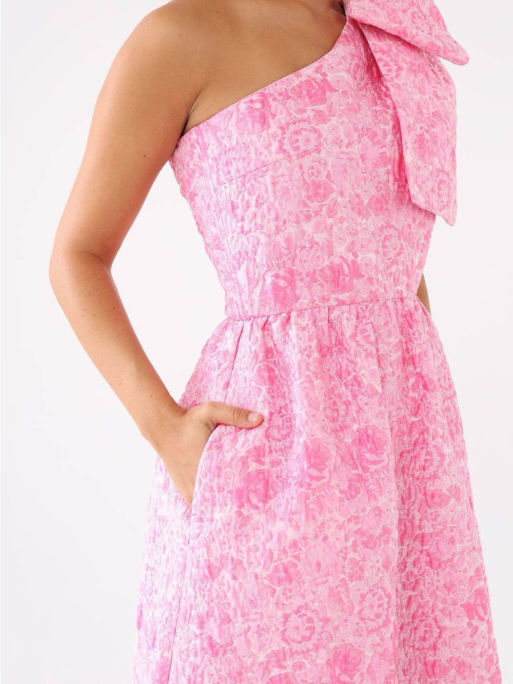 Caroline Gown Pink Bubble Jacquard
Abbey Glass - Picture 4 of 9